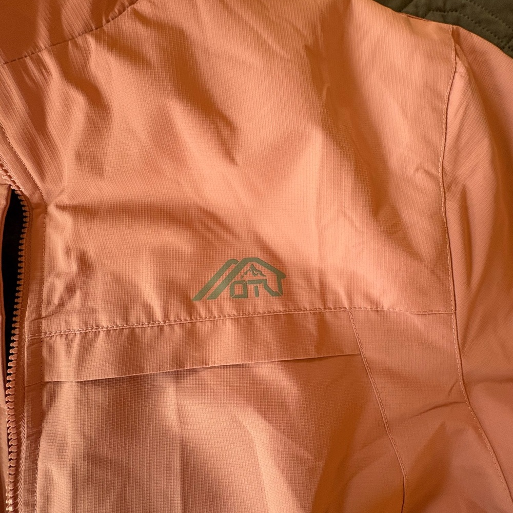 Woman’s winter coat - Picture 2 of 16
